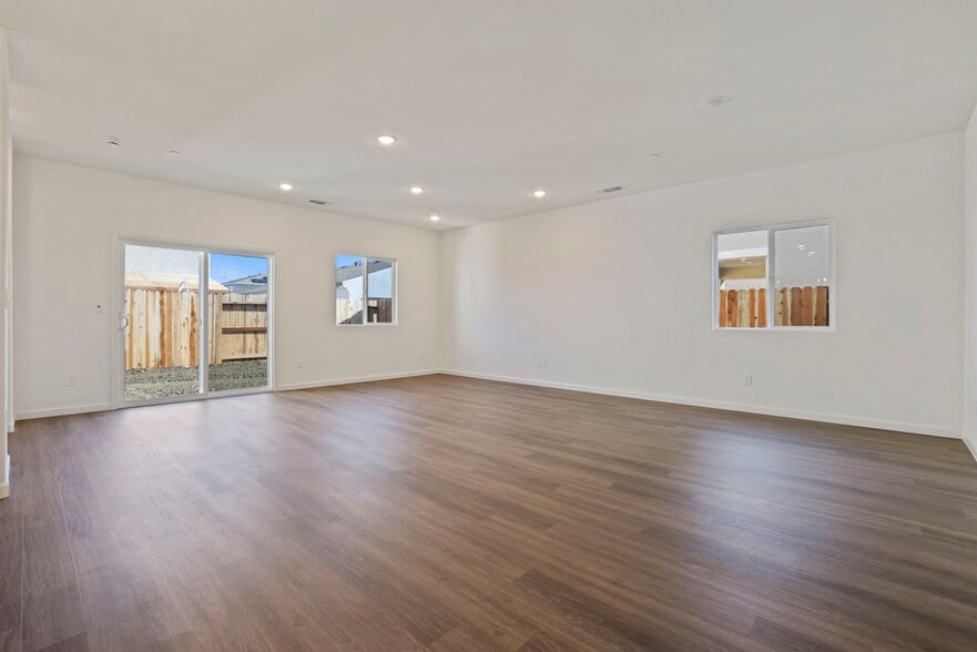 Great Room - 522 Bedfordshire Dr