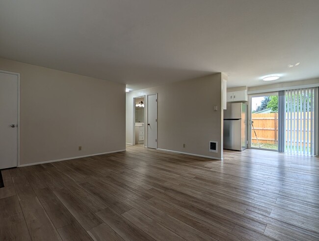 Building Photo - Great 2+ Bedroom, 1 Bathroom Duplex In Spr...