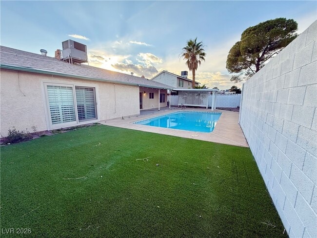 Building Photo - 6236 W Elmira Dr