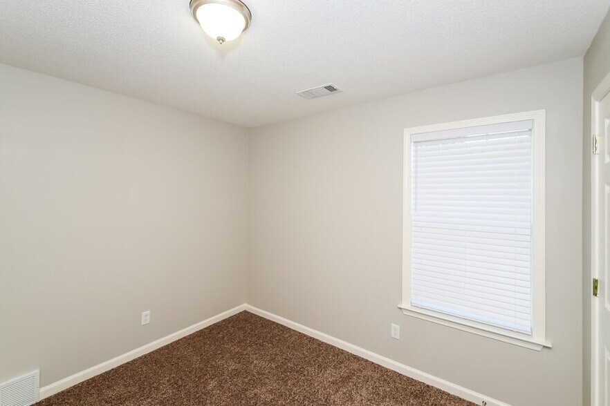 Building Photo - 1303 Chatman Way