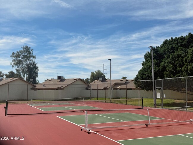 Building Photo - 2605 W Willow Ave