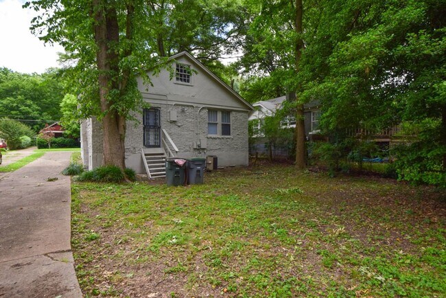Building Photo - Adorable updated 2 bath, 1 bed home near R...