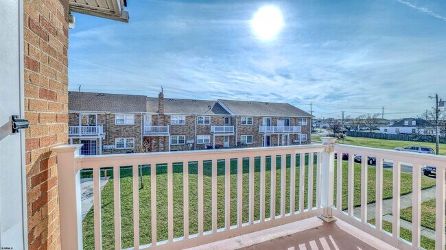 Building Photo - 705 N Dudley Ave