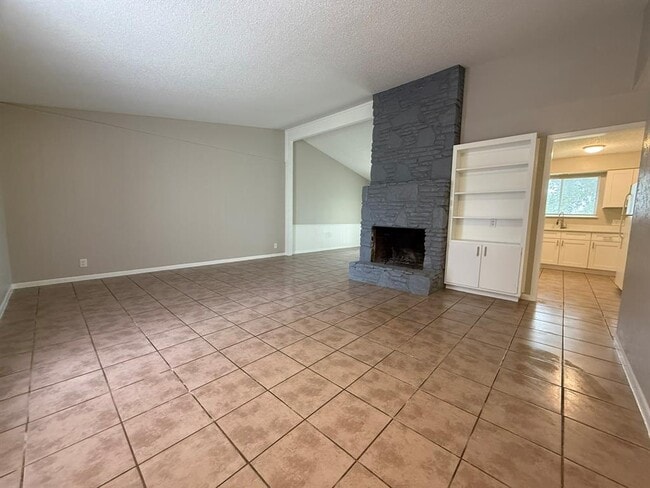 Building Photo - 12310 Willow Wild Dr