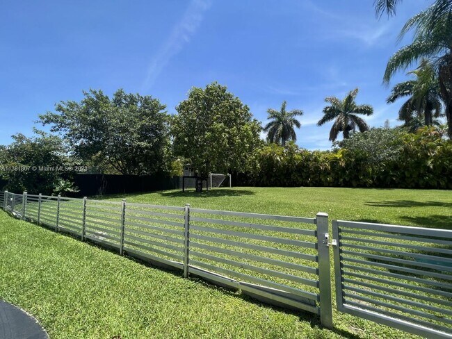 Building Photo - 7720 SW 147th Terrace