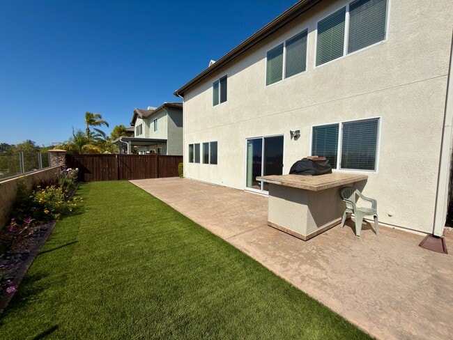 Building Photo - 874 Via La Venta