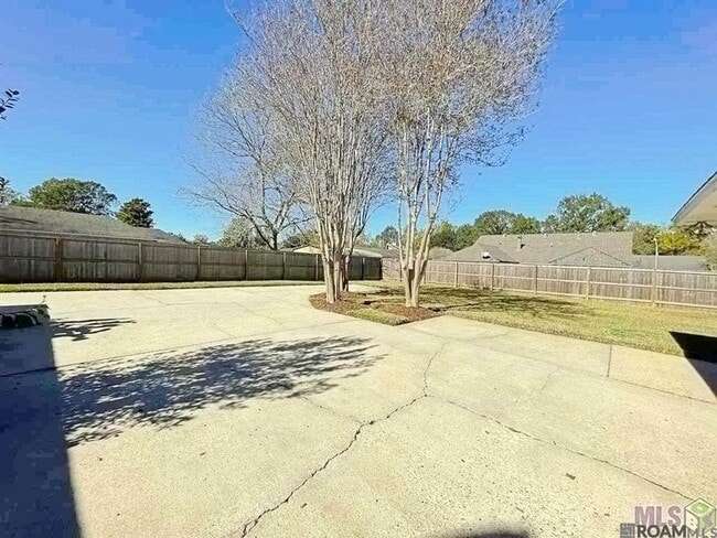 Building Photo - 10727 Danbury Dr