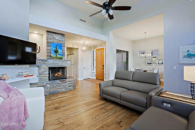 Building Photo - 6939 E Bramble Berry Ln