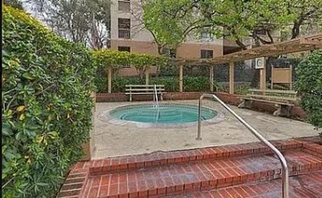 Building Photo - Best Value in Walnut Creek 1/1 - Pool, Hot Tub, Gym, et.