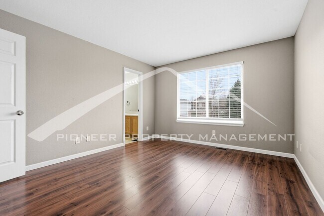 Building Photo - Spacious Home with Central AC and Washer/Dryer