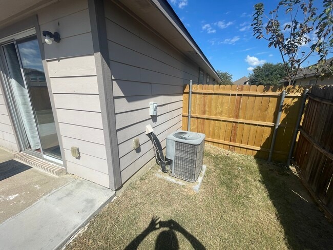 Building Photo - 220 Chalk Mountain Dr