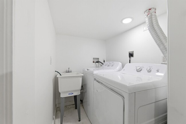 Building Photo - 803 West St