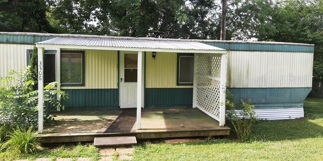 Building Photo - 3 Bedroom 1.5 Bath Mobile Home w/ Washer&D...