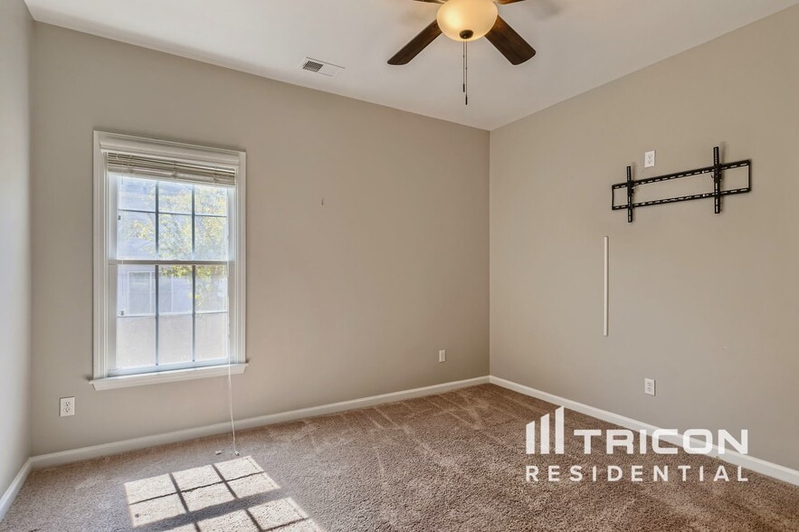 Building Photo - 529 Water Birch Way