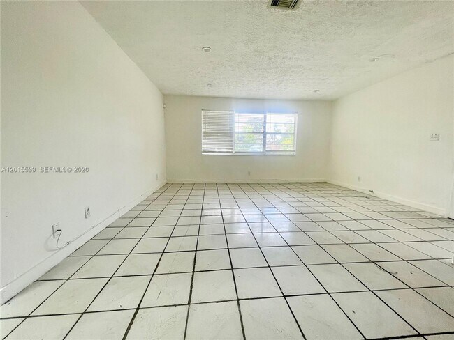 Building Photo - 2621 Riverland Dr