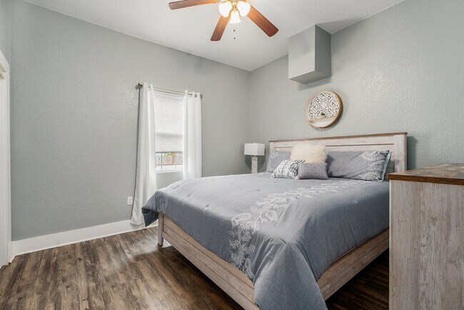 Building Photo - 2015 37th St