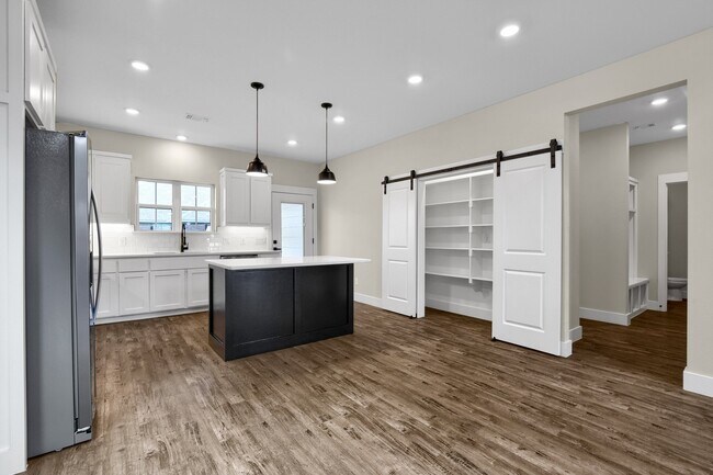 Building Photo - 4922 Dry Creek Rd