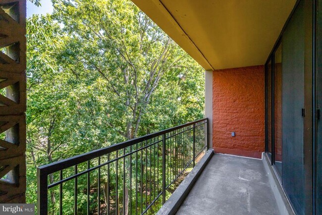 Building Photo - 4 S Van Dorn St