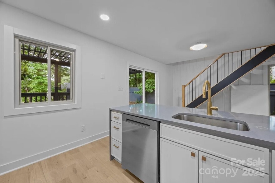 Building Photo - Room in House on Piney Path Rd