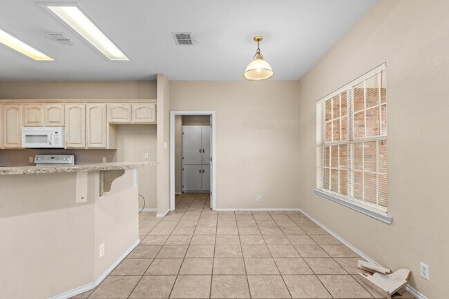 Building Photo - 2503 Hoya Dr