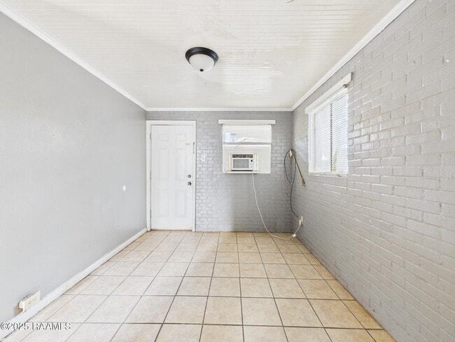 Building Photo - 704 13th St