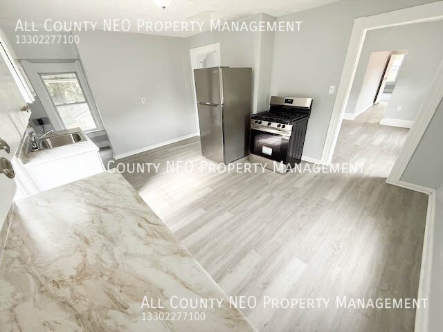 Building Photo - 2056 W 95th St