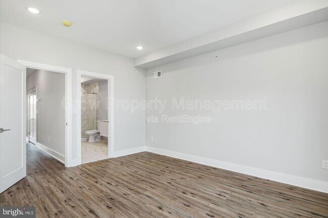 Building Photo - 1904 E York St