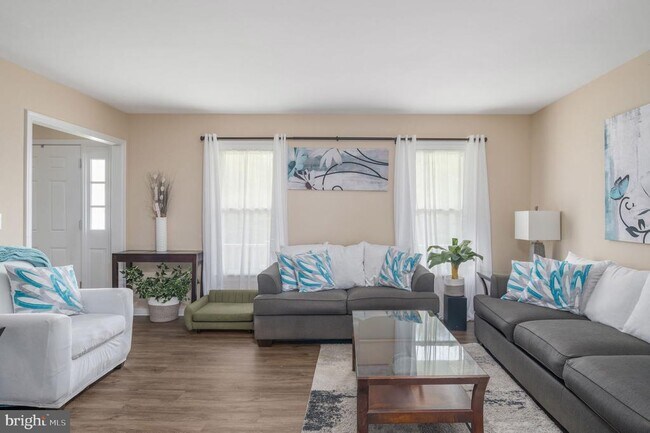 Building Photo - 15 Owen St