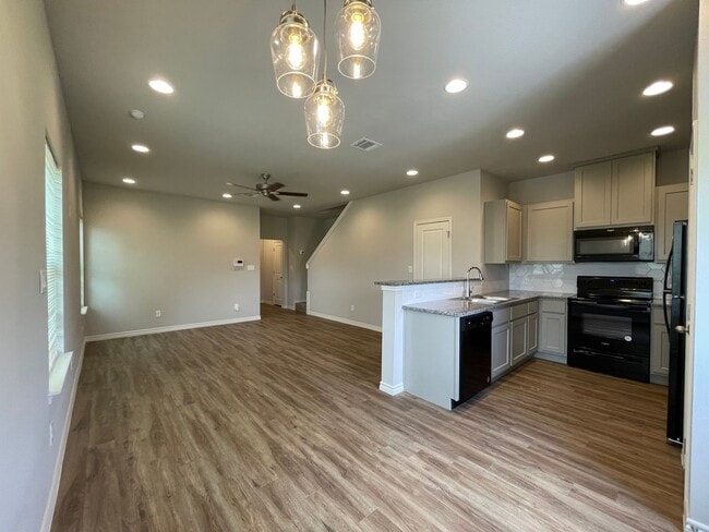Building Photo - Townhome for rent