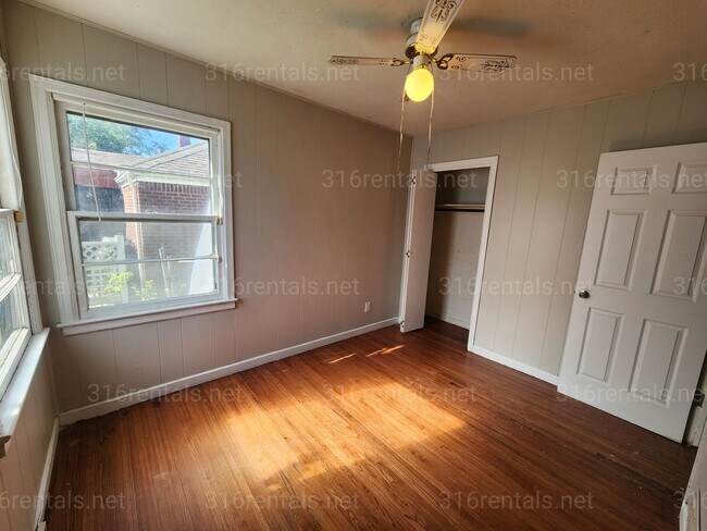Building Photo - 1348 N Crestway Ave