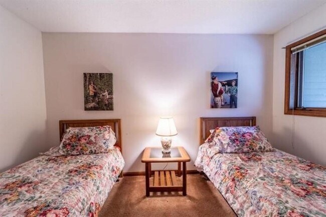 Building Photo - 15 Manor Estates Dr