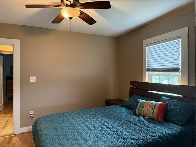 Building Photo - Adorable 2-Bedroom Cottage in Marion!