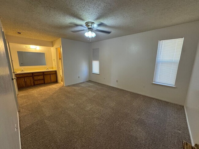 Building Photo - 11 Wagnon Dr