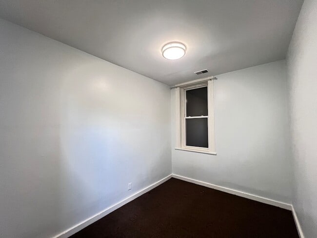 Building Photo - 7024 S Wentworth Ave