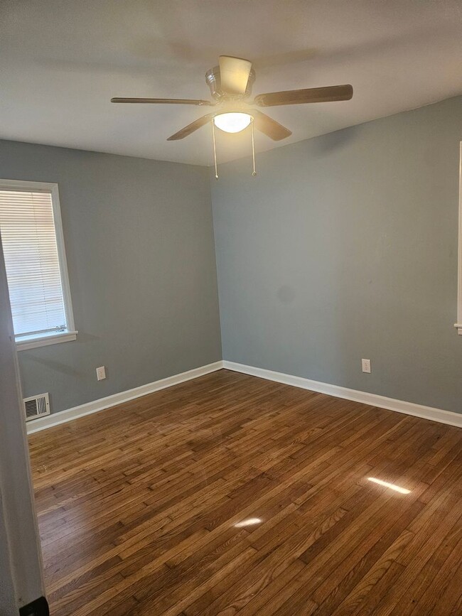 Building Photo - Newly Renovated 3 bedroom 1 bath home