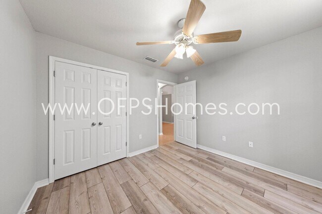 Building Photo - 107 Cabana Way