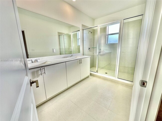 Building Photo - 114 SW 184th Ave