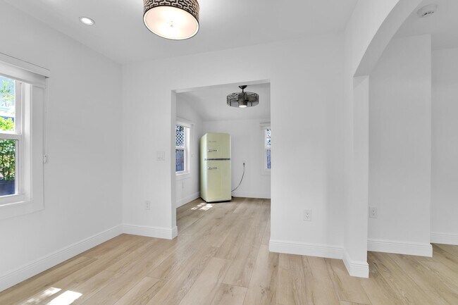 Building Photo - 315 S K St