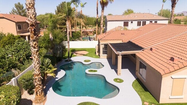 Building Photo - Gorgeous Everything you Need 4Bedroom plus Den Chandler Home!
