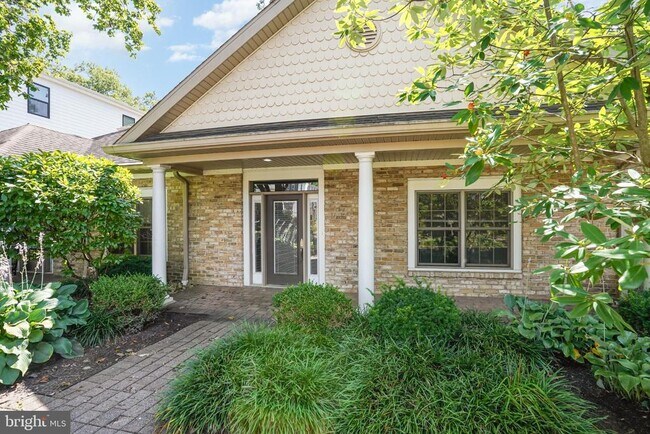 Building Photo - 163 High Pointe Dr