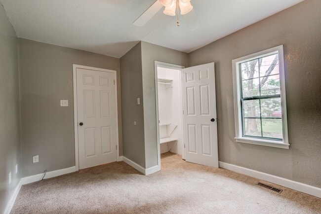 Building Photo - Freshly Renovated 3 Bedroom Home