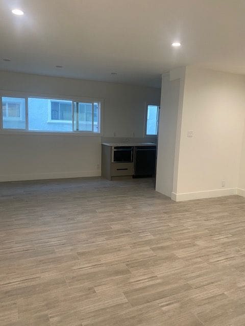 Building Photo - La Reina Apartments
