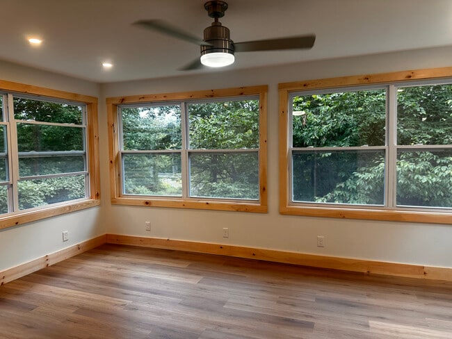 Building Photo - 6 Crescent St