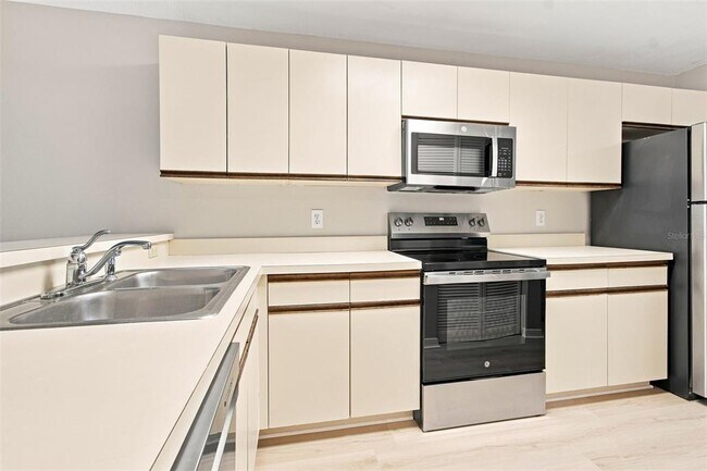 Building Photo - 14635 Par Club Cir