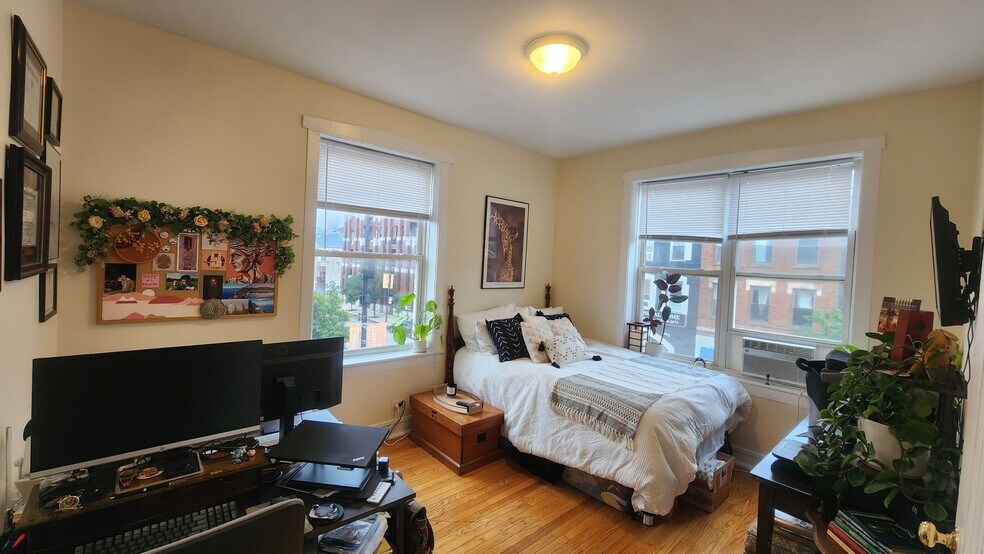 Building Photo - 802 N Bishop St