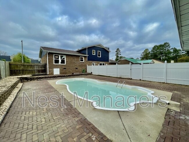 Building Photo - 623 Daharan Dr