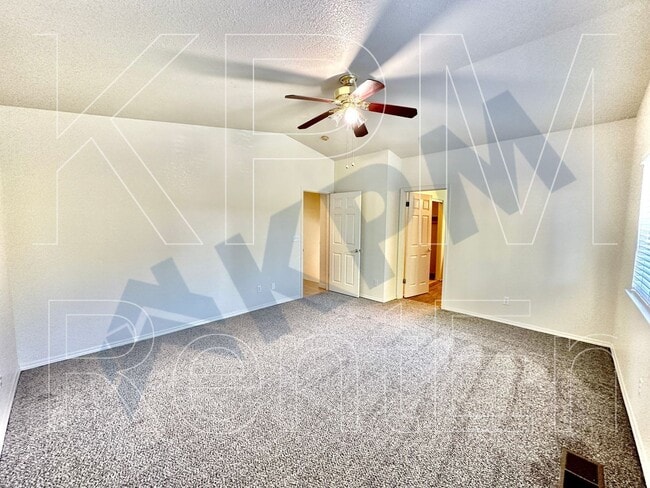 Building Photo - 3059 Carousel Cir
