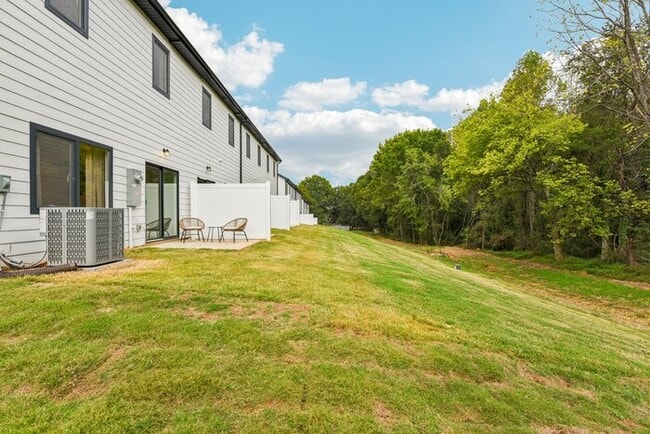 Building Photo - Brand-New Luxury Townhomes – 1st Month Fre...