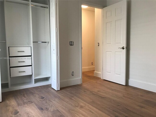 Building Photo - 4265 Pine Ridge Ct