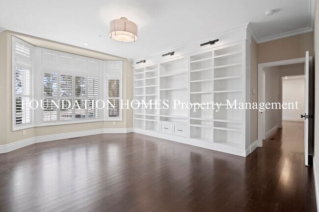 Building Photo - 22 De Silva Island Dr